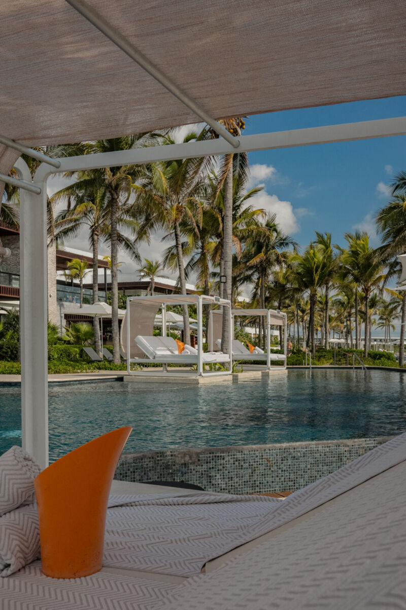 Área de piscina del Hotel Hilton Tulum Riviera Maya