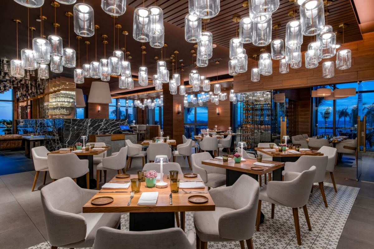 Restaurante dentro del Hotel Hilton Tulum Riviera Maya