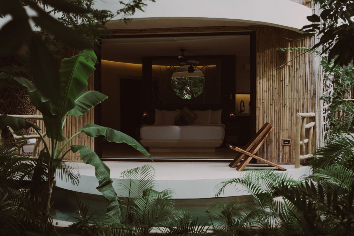 habitación de hotel en medio de la selva