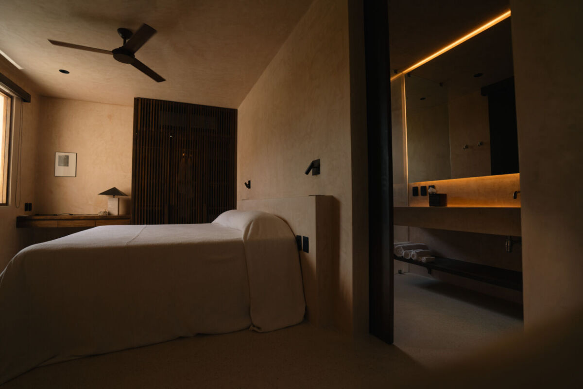 recámara moderna de hotel de lujo 