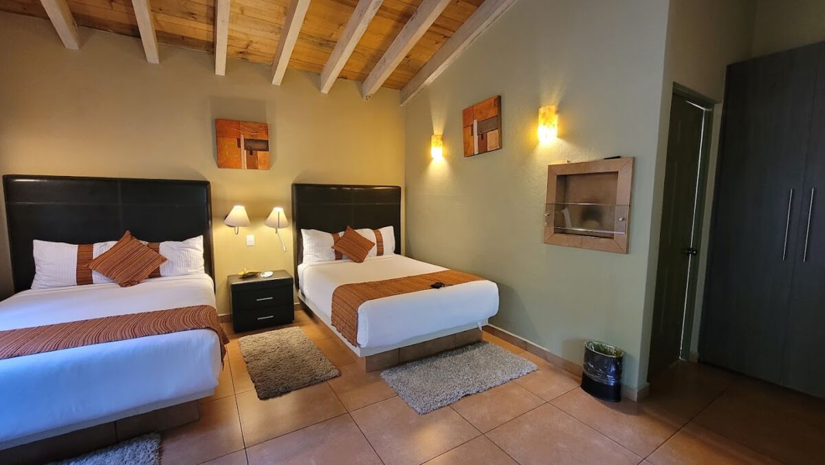 habitación con dos camas 