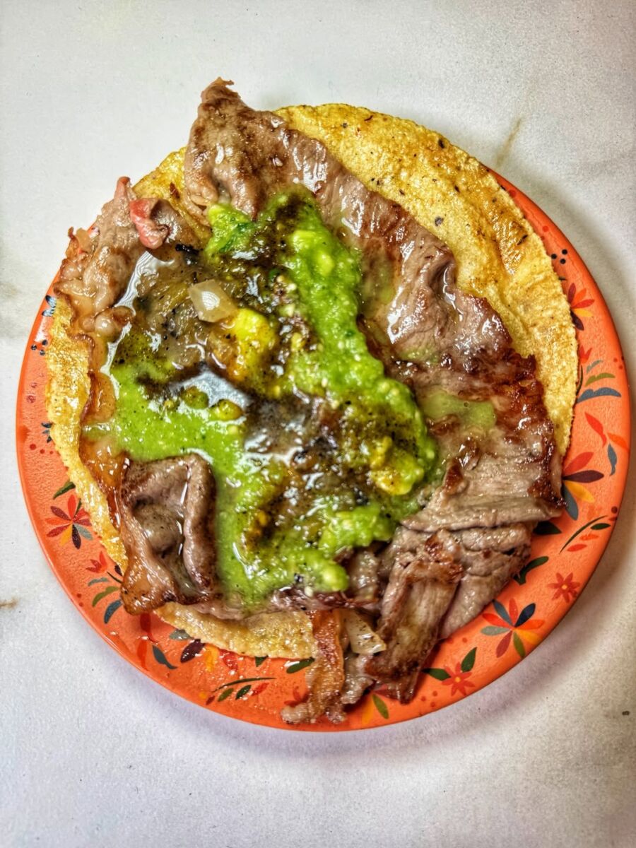 Taco de Ribeteándoos Eye con salsa verde 