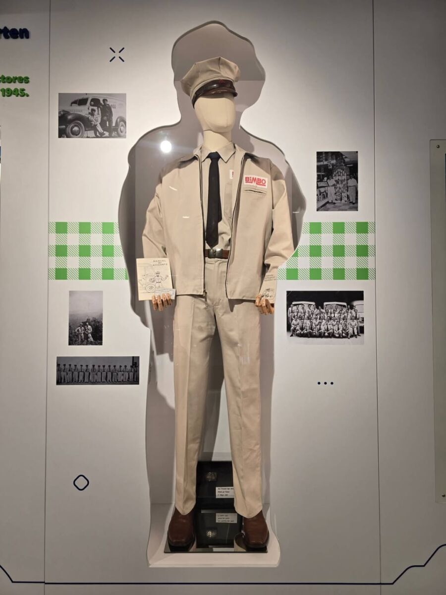 Exhibición del uniforme de trabajo de Bimbo en otra época 