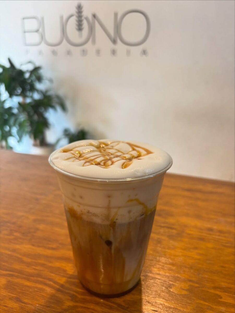 Vaso de café en Buono Panadería 