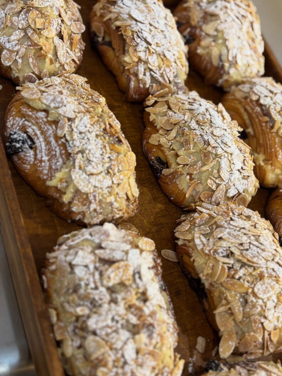 Pan chocolatín con almendras