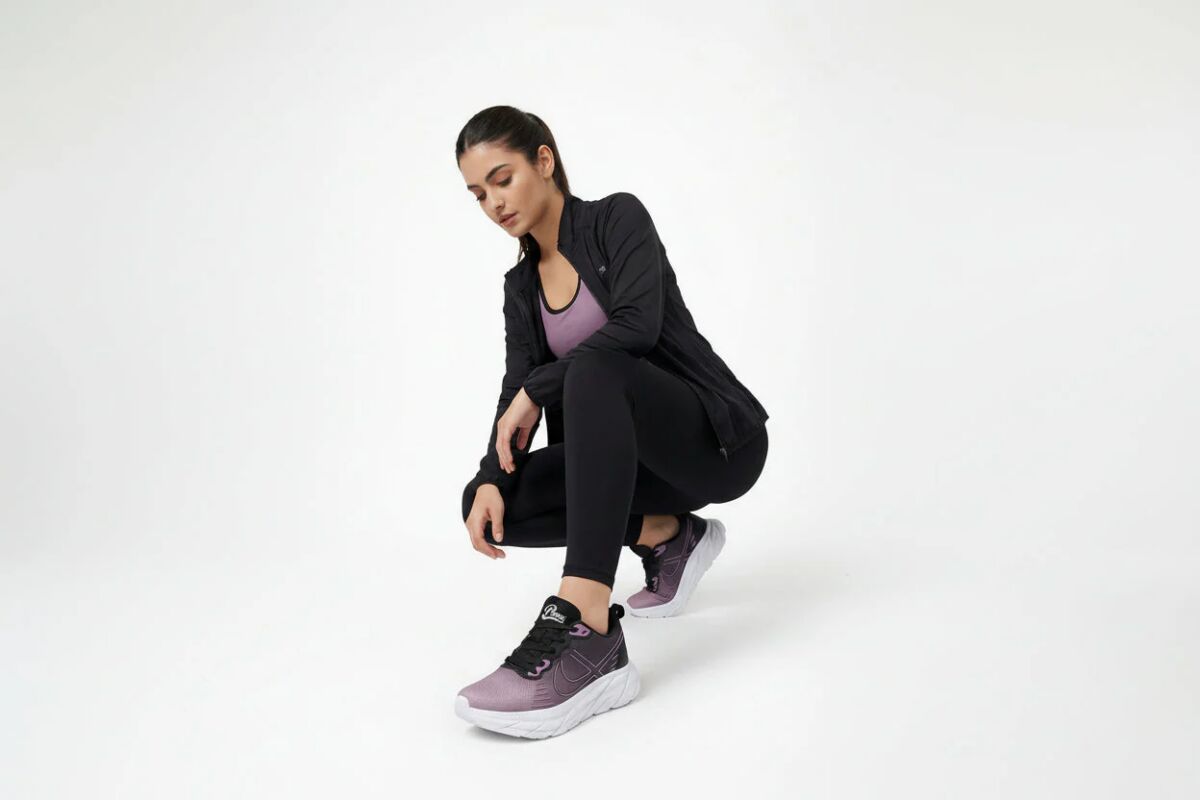 Modelo usando los tenis deportivos de Panam Relax 