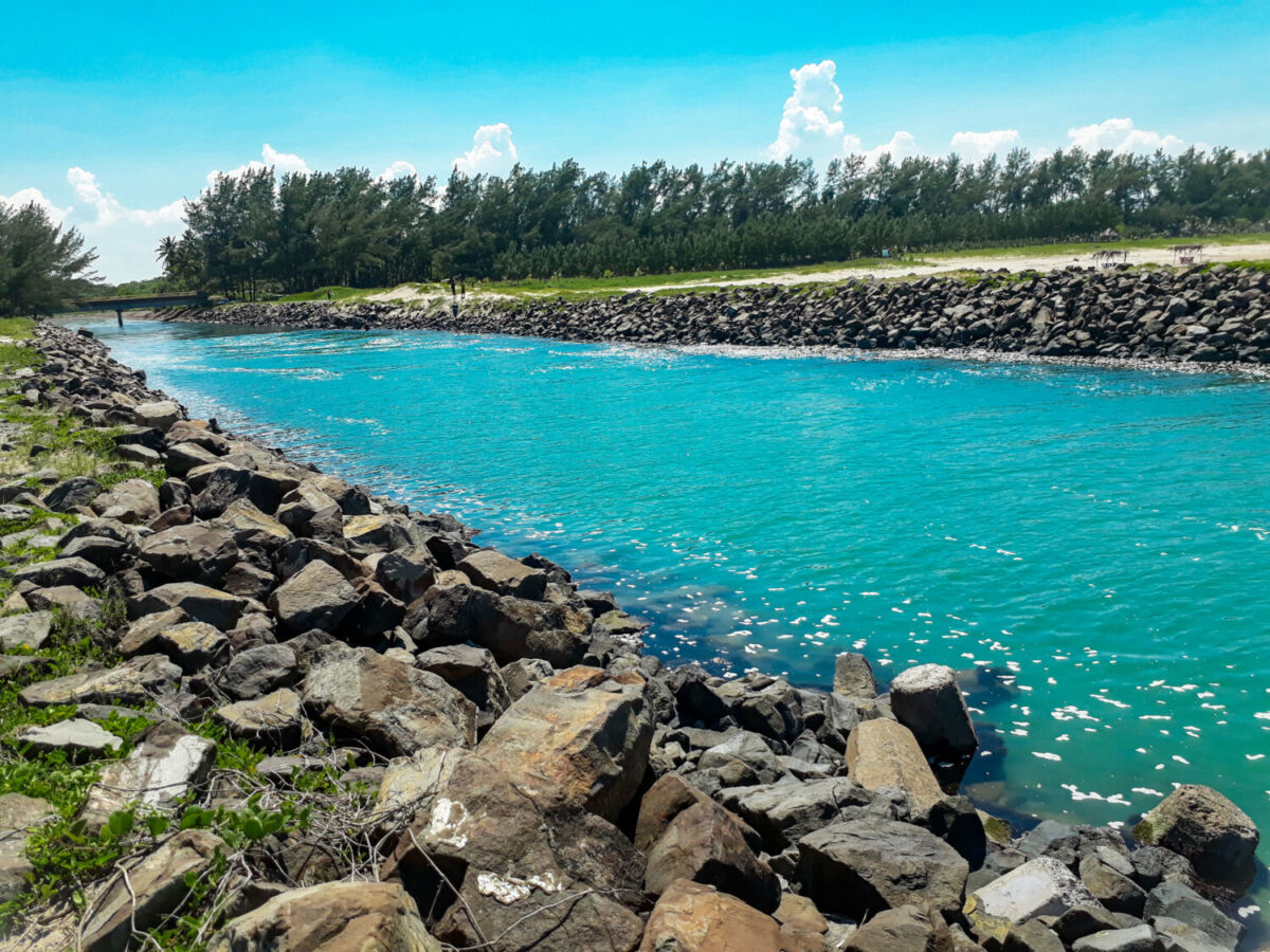 Rompeolas en la Playa de Tuxpan