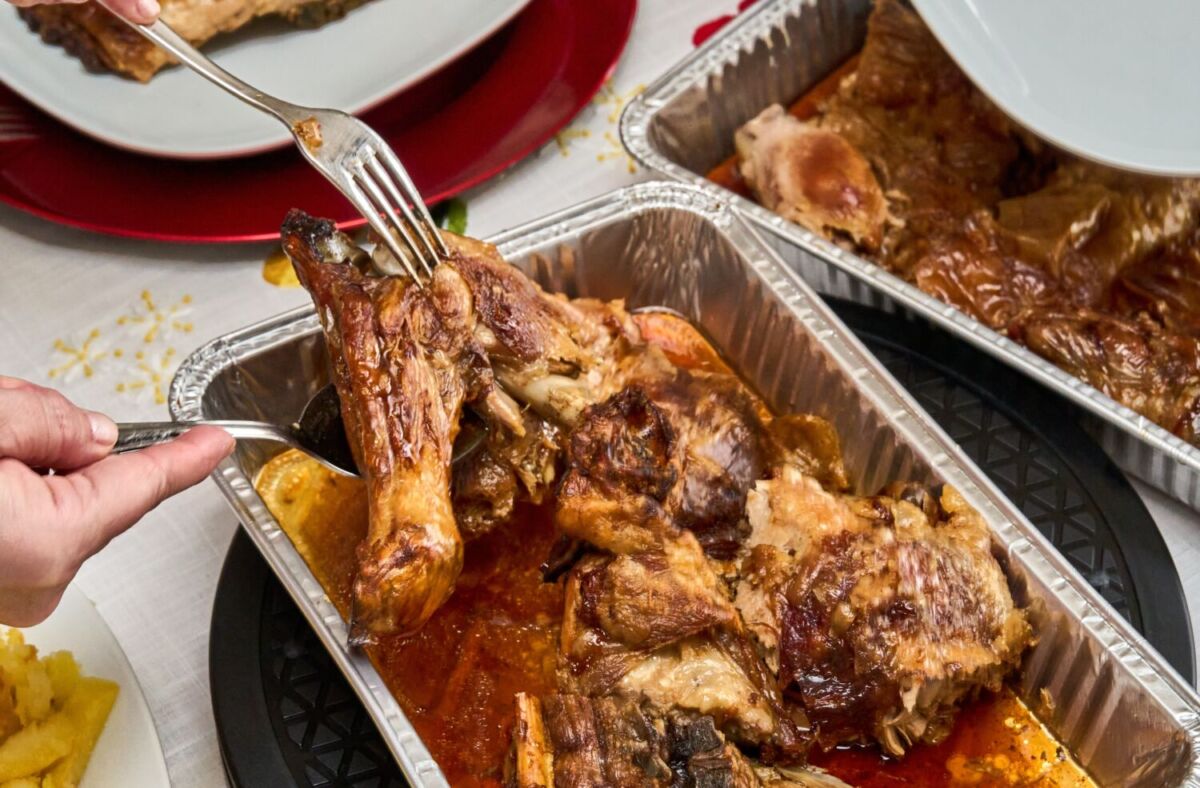 charola con cabrito asado 