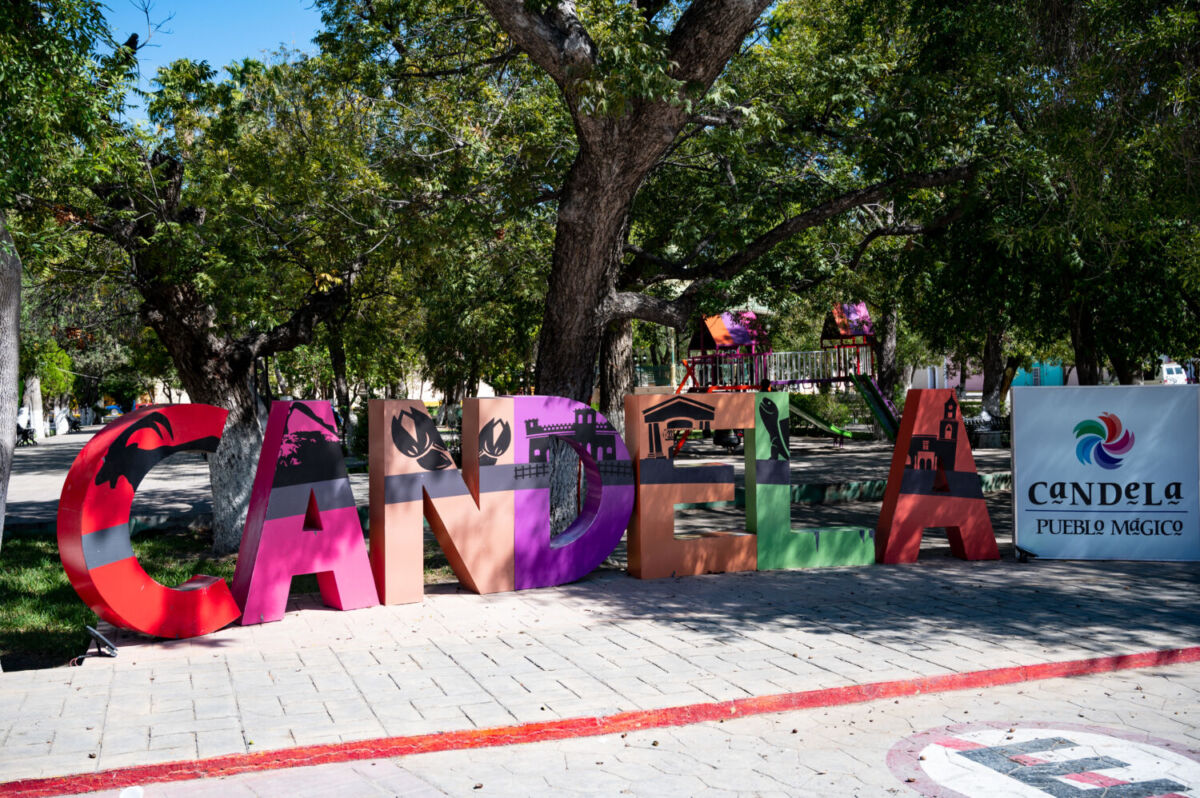 letras de un pueblo Mágico en plaza principal 