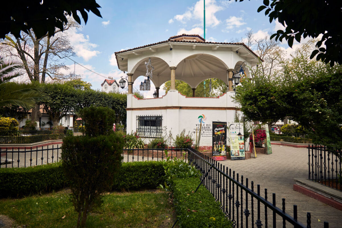 quiosco en un pueblo mexicano 