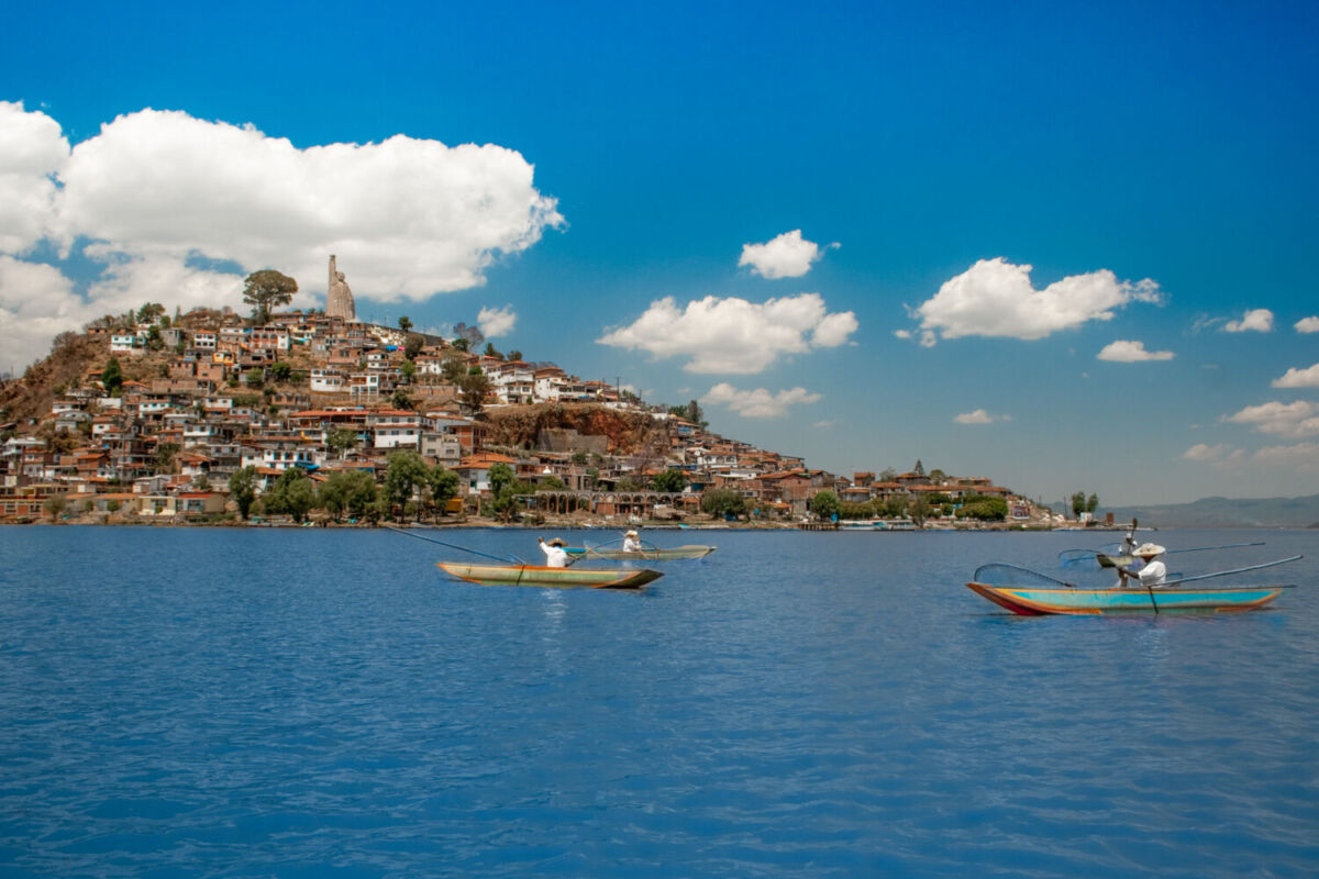 lanchas sobre el Lago de Pátzcuaro 