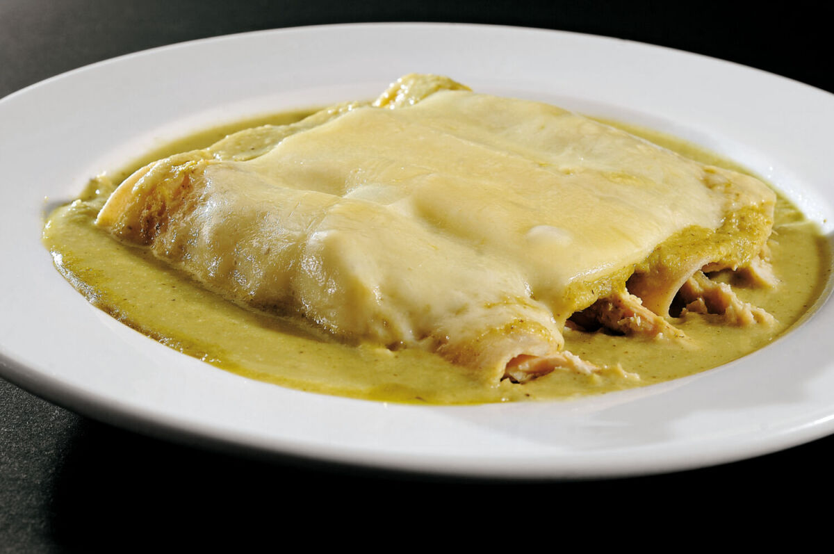 Enchiladas suizas gratinadas con queso