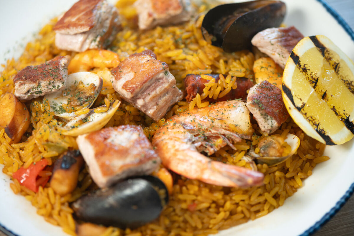 Paella Mar y Tierra 