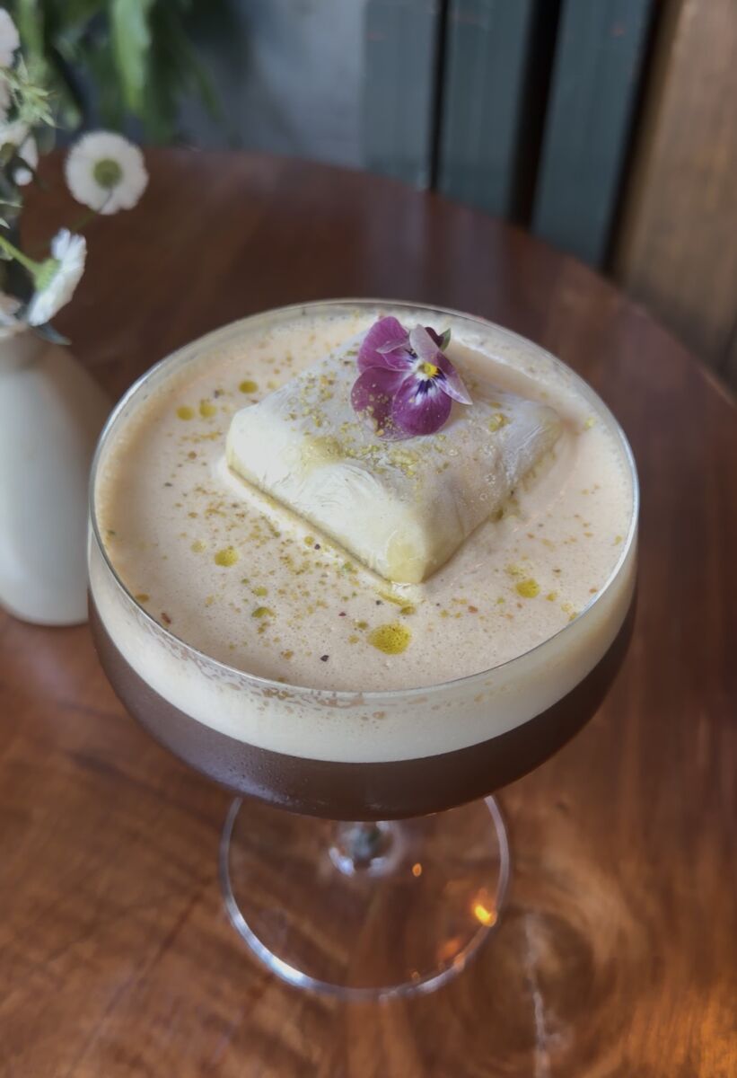 Carajillo con helado de pistache