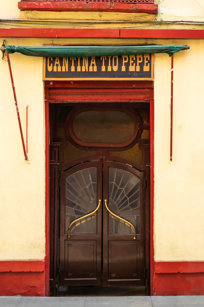 fachada de la cantina histórica 'Tio Pepe' de la CDMX