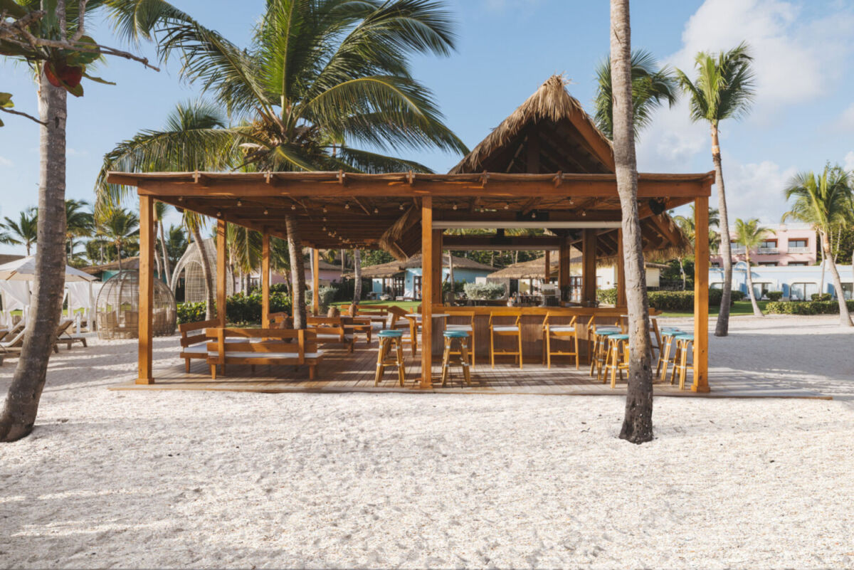playa de arena blanca en el Caribe dominicano 