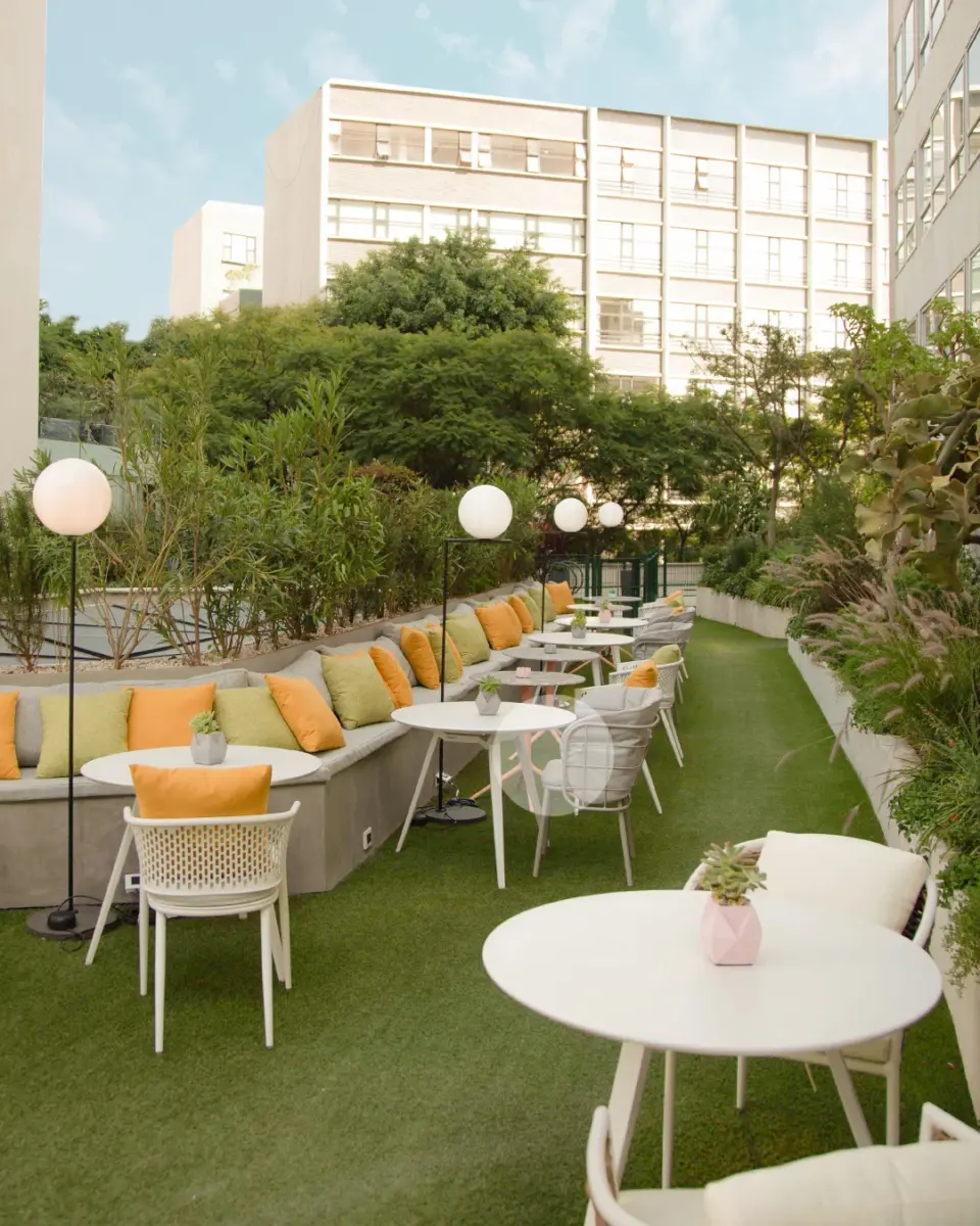 Terraza Wooftop dentro del Hotel Andaz en la Condesa