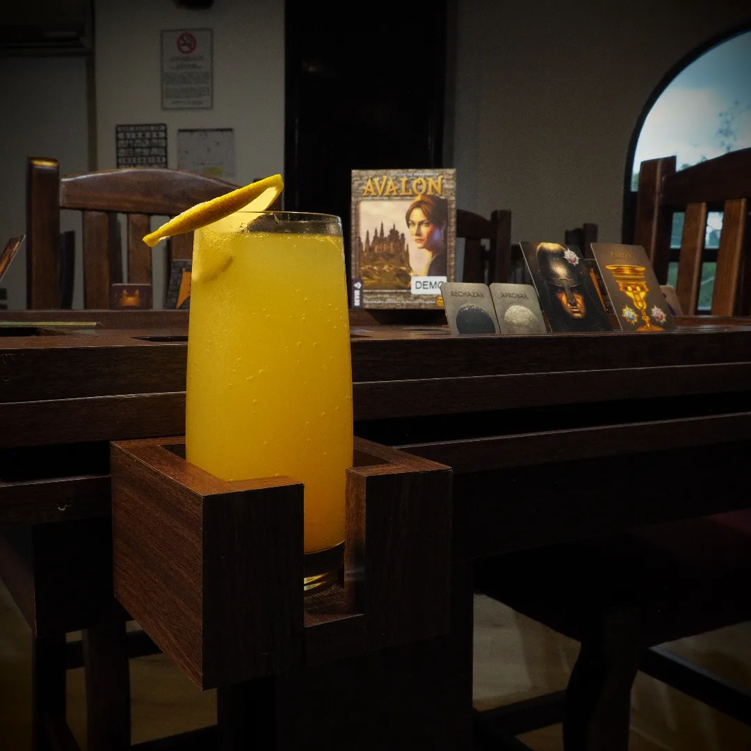 juego de mesa de avalon y coctel