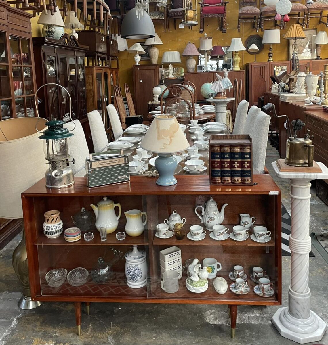 muebles y vajillas antiguas 