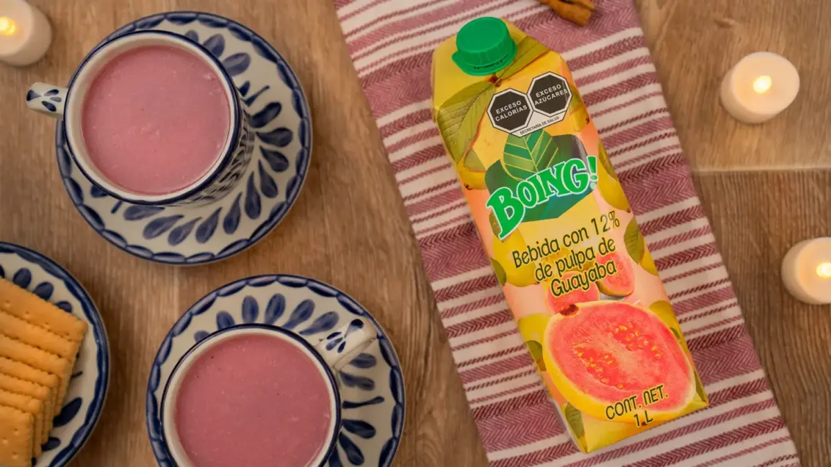 Atole de guayaba hecho con boing