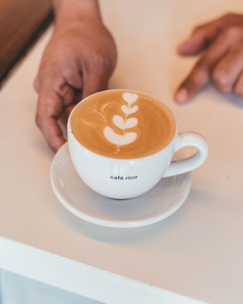 latte art en forma de corazones apilados