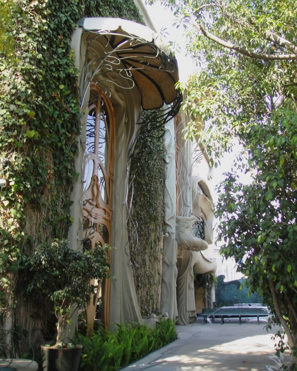 Detalle de estilo Art Nouveau en una casa de la CDMX