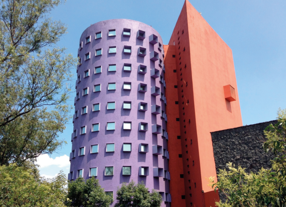 Este edificio emblemático del sur de la cdmx ya era morado: por dentro es aún más interesante