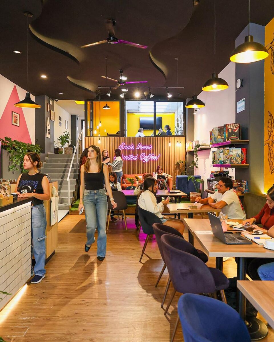 Café ilimitado, snacks y cero distracciones en estas cafeterías de la CDMX para hacer ‘home office’