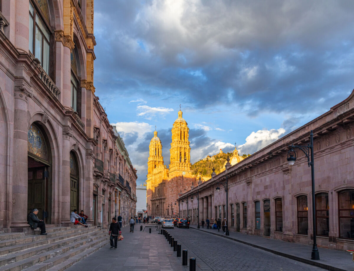 edificios construidos con cantera rosa en Zacatecas 