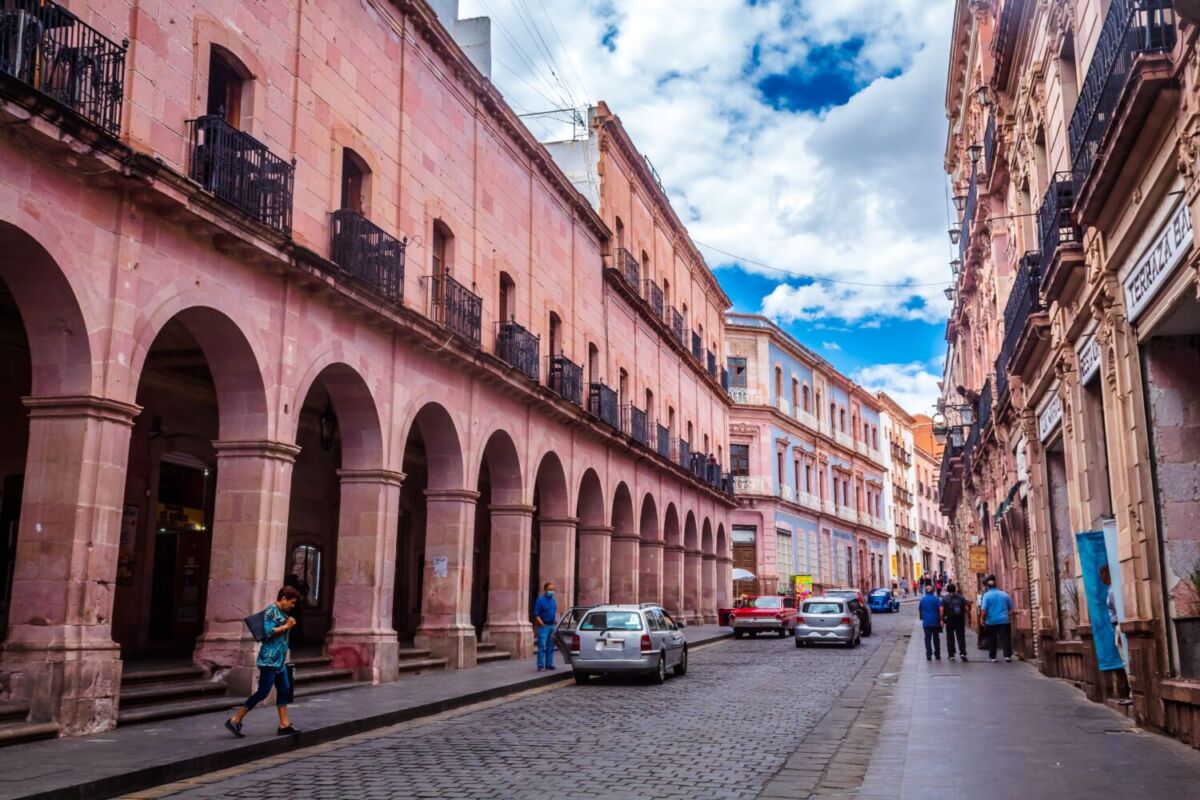 La ‘ciudad de cantera rosa’ que tiene edificios coloniales considerados Patrimonio Mundial de la UNESCO