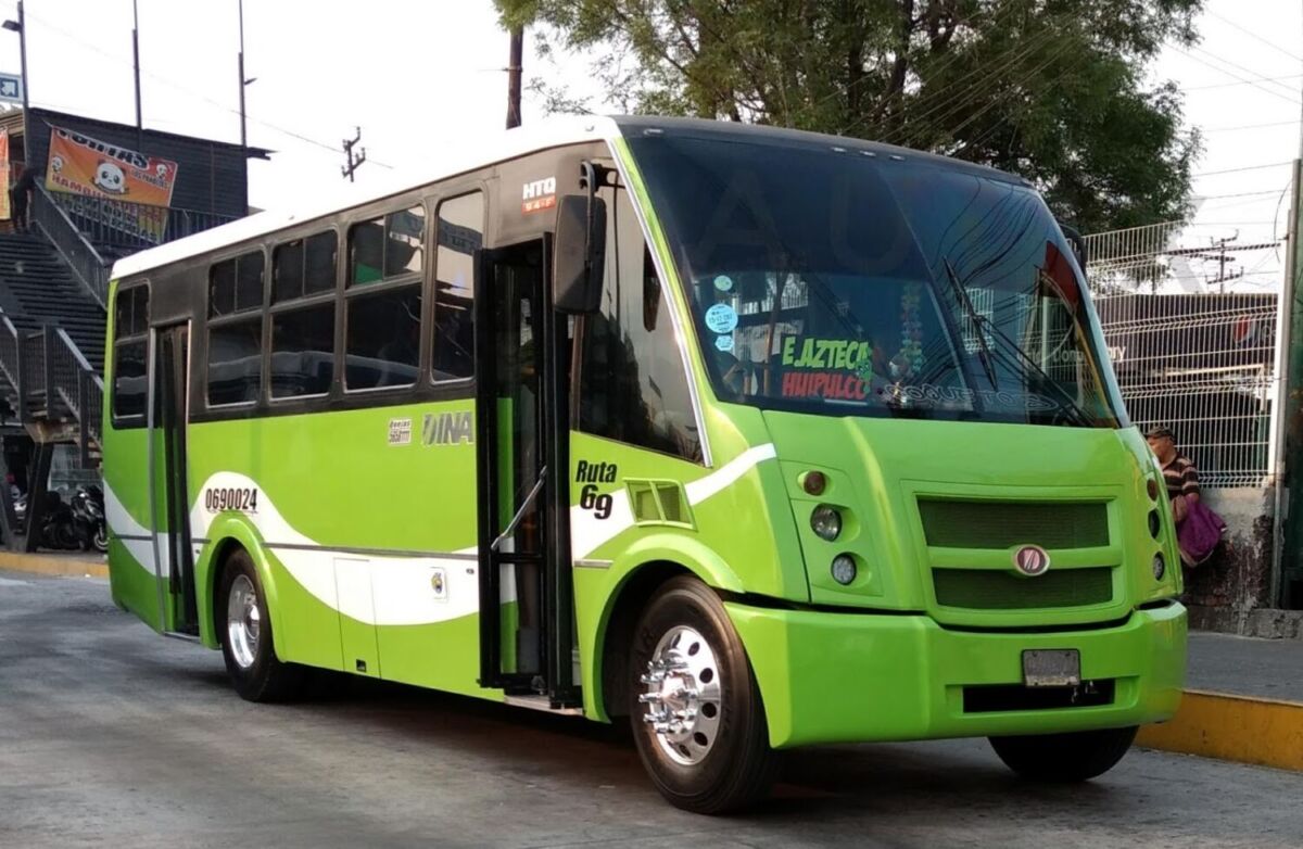Camión con dirección al Estadio Azteca en CDMX