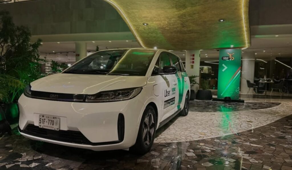 Carro de Uber con diseño especial para el Mundial 2026