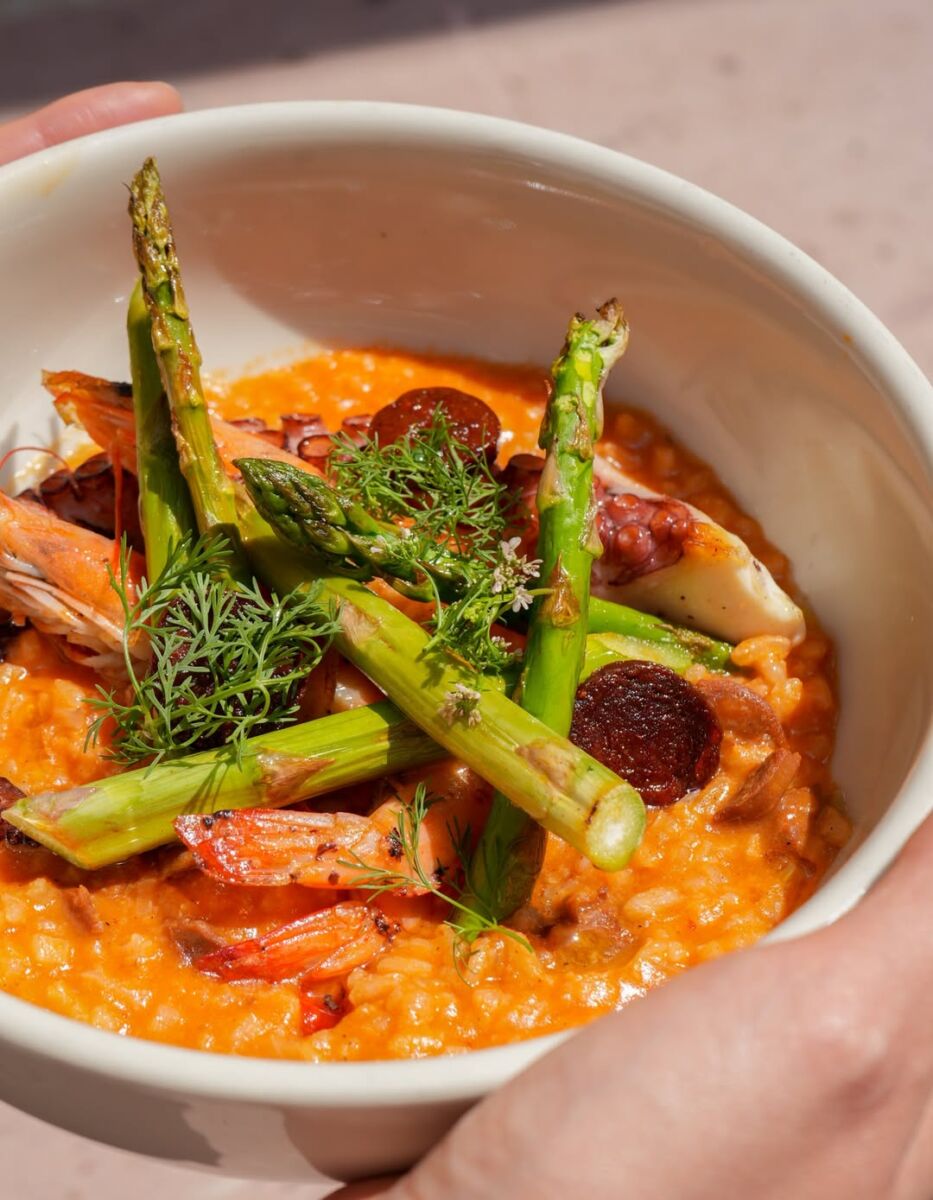 Risotto con pulpo y espárragos