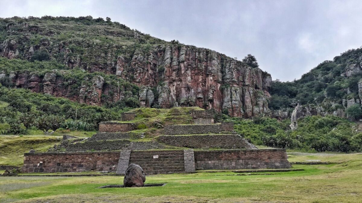 pirámide prehispánica de la Zona Arqueológica de Huapalcalco 