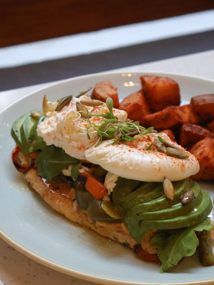 toast de aguacate con huevo 