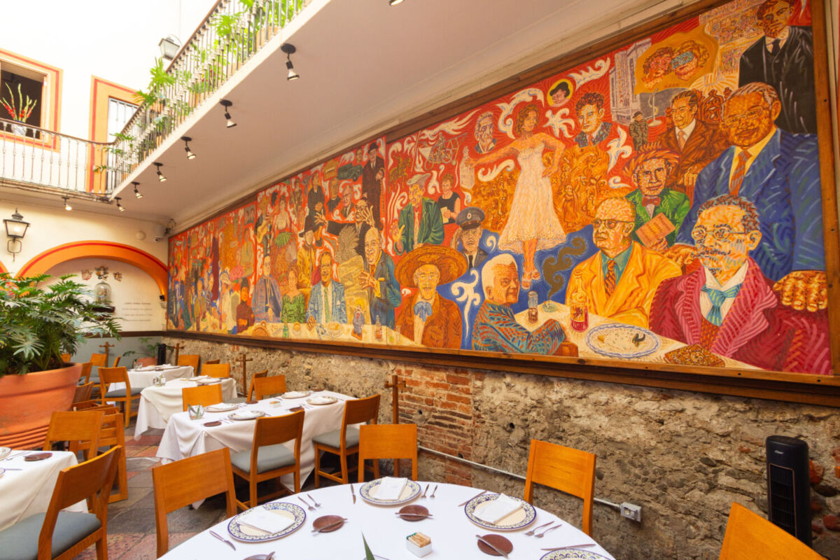 Salón principal del Restaurante Mural de los Poblanos