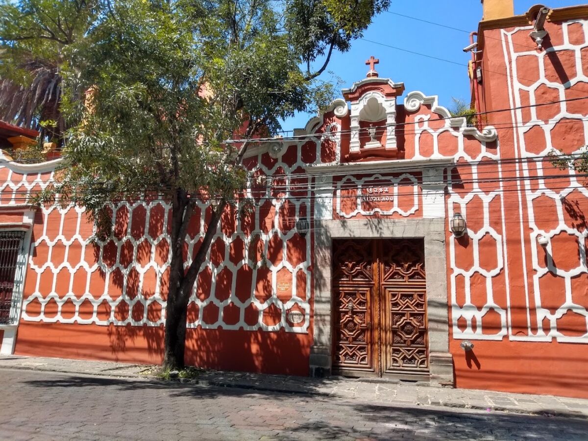 fachada de estilo andaluz y morisco de la Fonoteca Nacional 