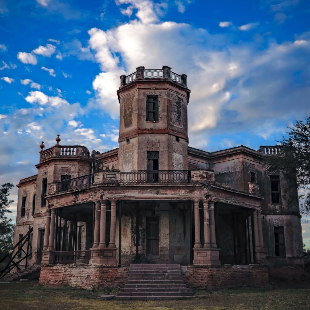 Fachada de frente de la Hacienda La Bella Cristina 