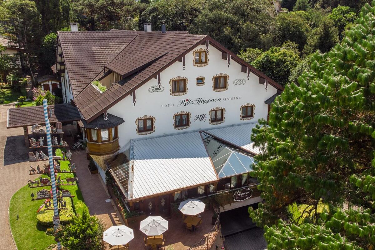 fachada de un hotel antiguo en Brasil 