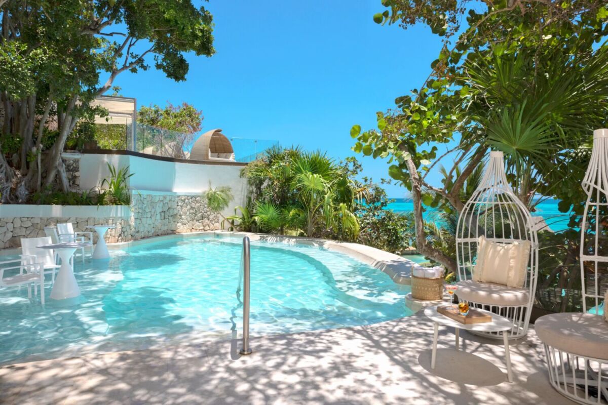 Una de las piscinas del Hotel Impression Isla Mujeres