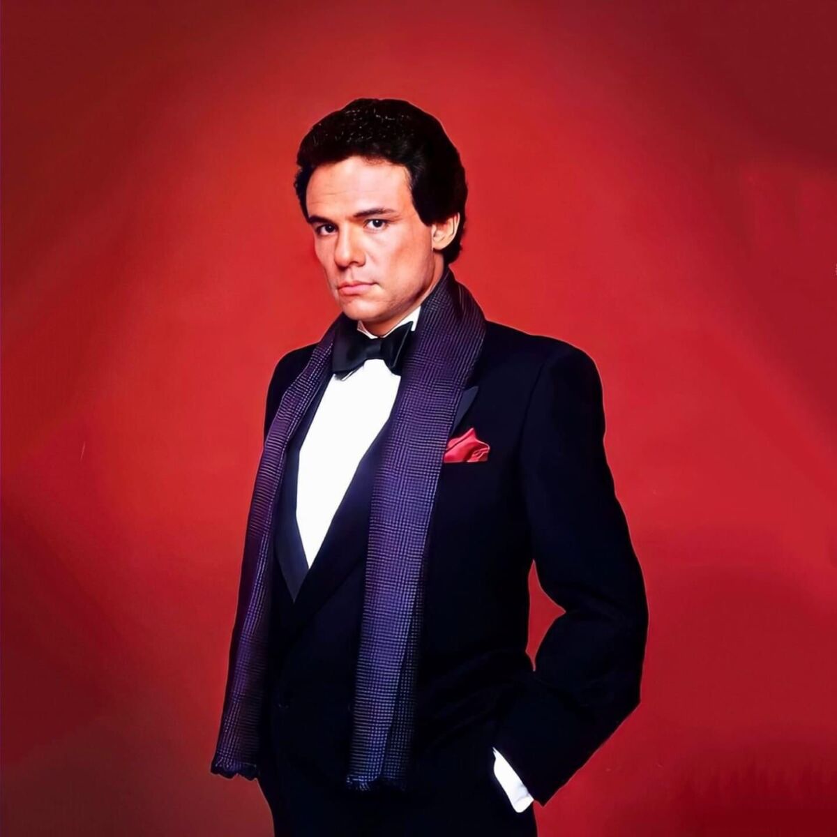 josé josé con smoking