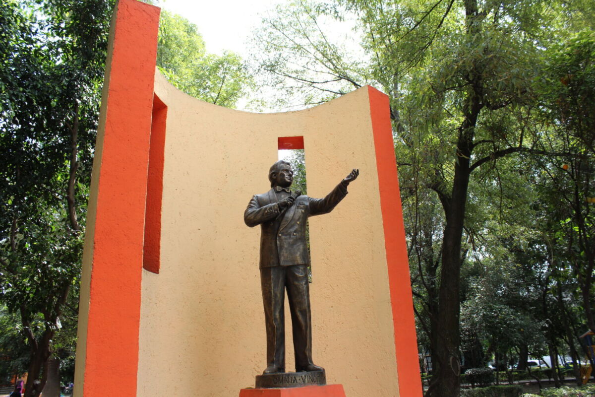 Monumento a José José en el parque La China