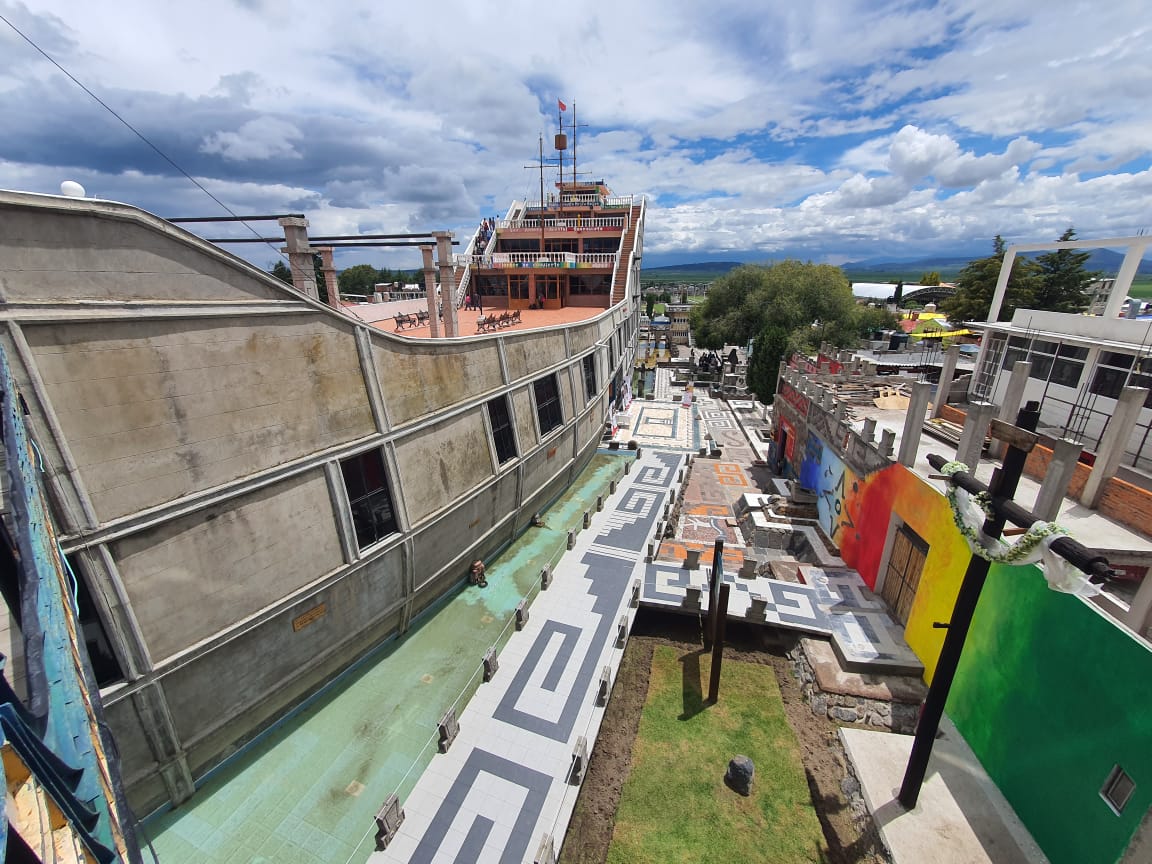Vista lateral de La Barca de la Fe en Tlaxcala