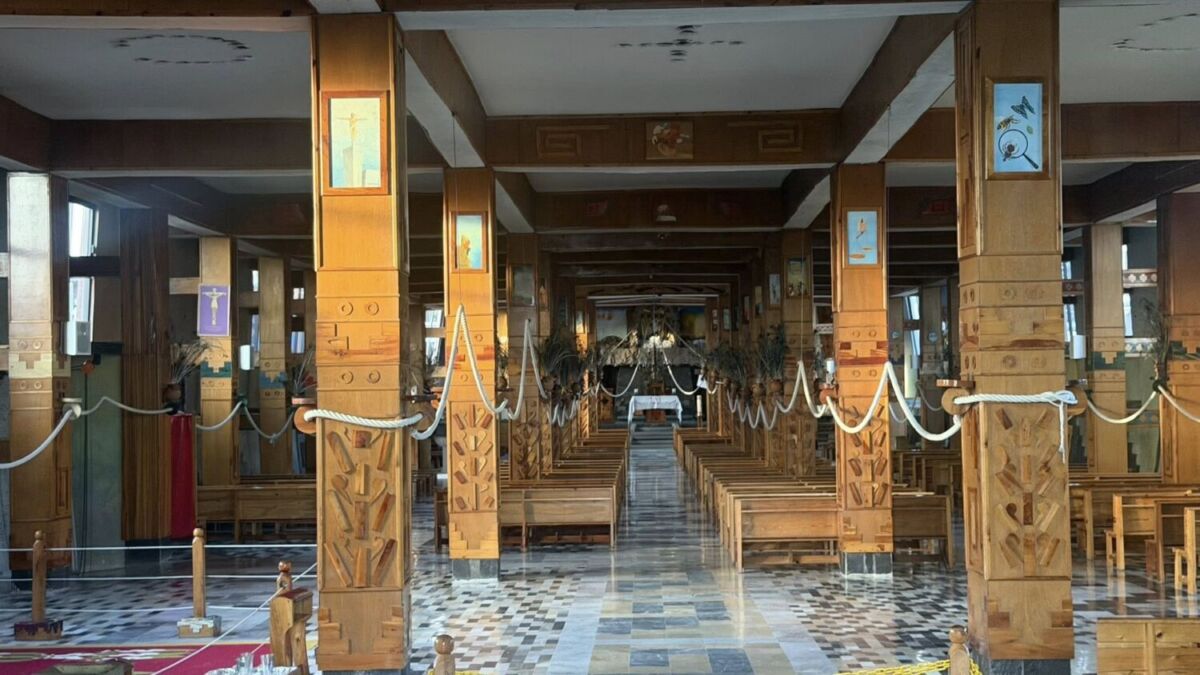 Interior de la Iglesia La Barca de la Fe