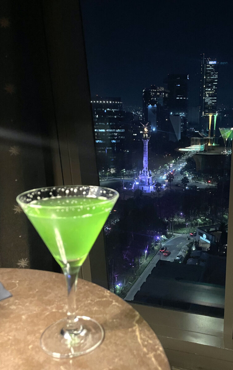 El nuevo bar que todavía no conoces: Está sobre Reforma y tiene vistas al Ángel de la Independencia