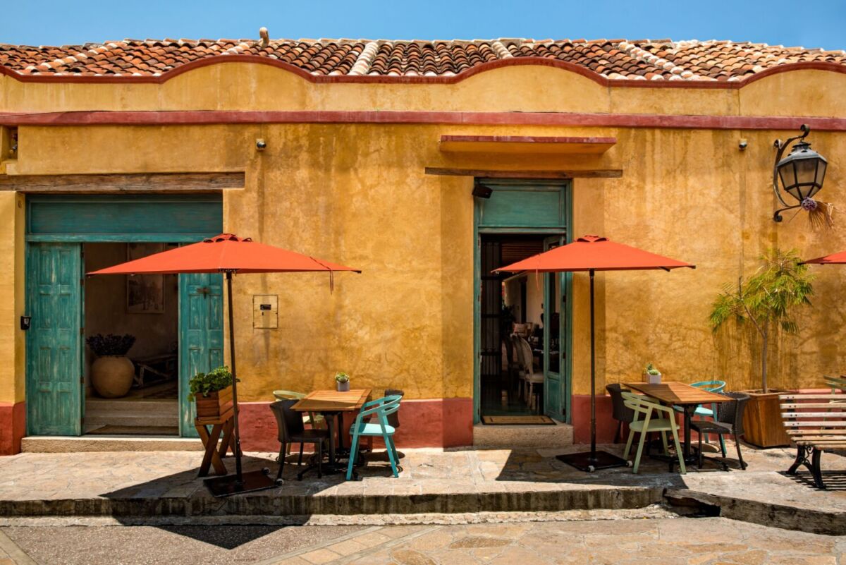 fachada de una antigua casa colonial en San Cristóbal de las Casas 