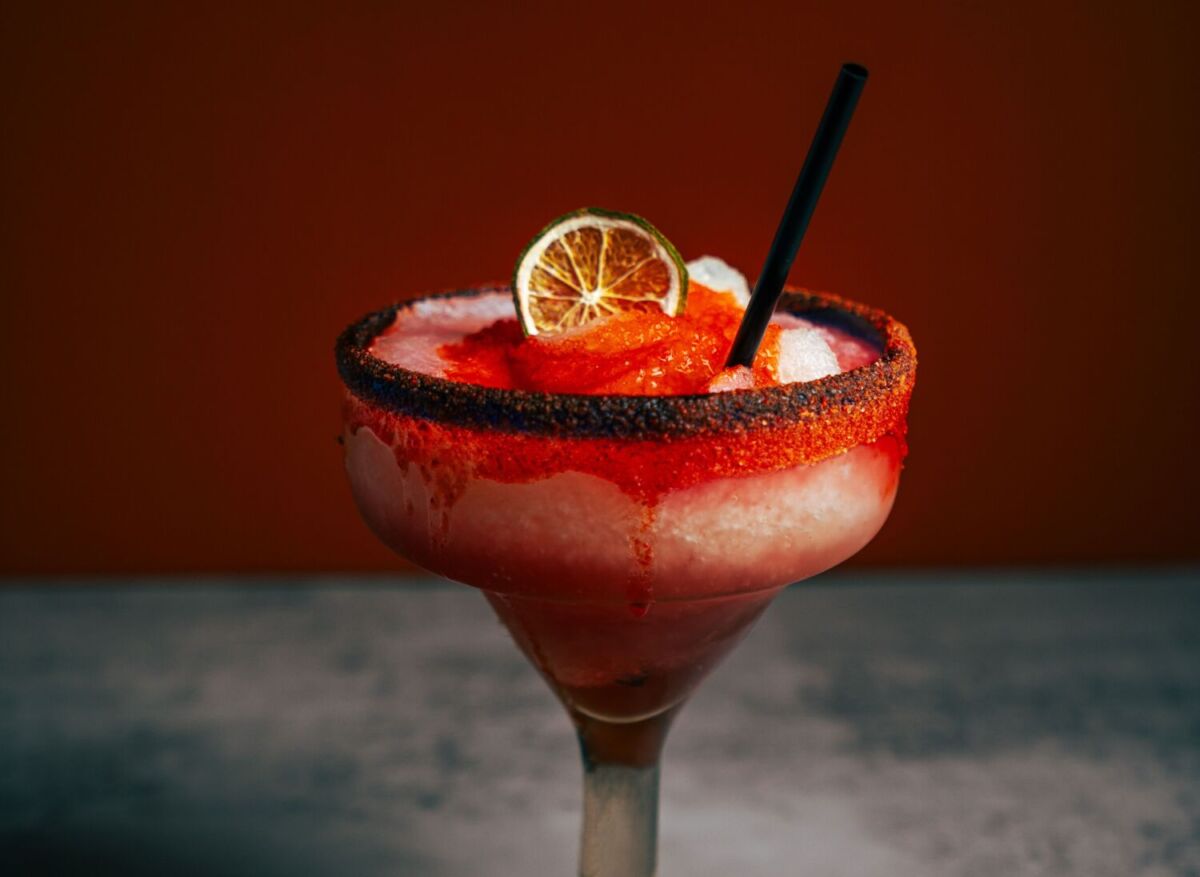 La historia del licor de naranja francés que huele exquisito (y cómo se convirtió en el ingrediente secreto de las margaritas mexicanas)