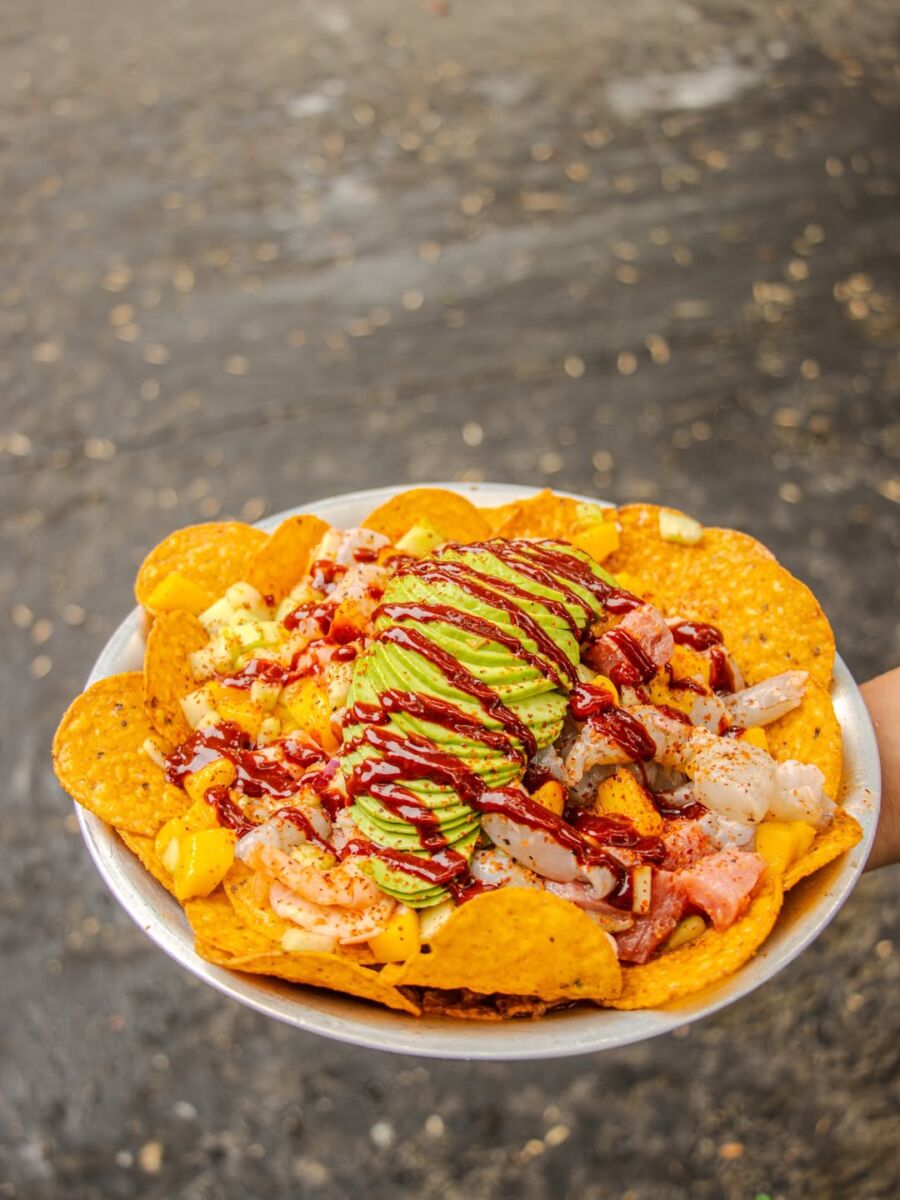 Tostitos con mariscos y aguacate 