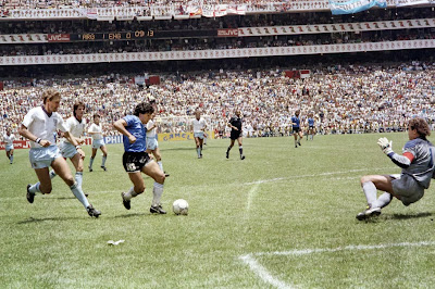 Maradona en el partido Argentina vs Inglaterra en el Mundial de México 86