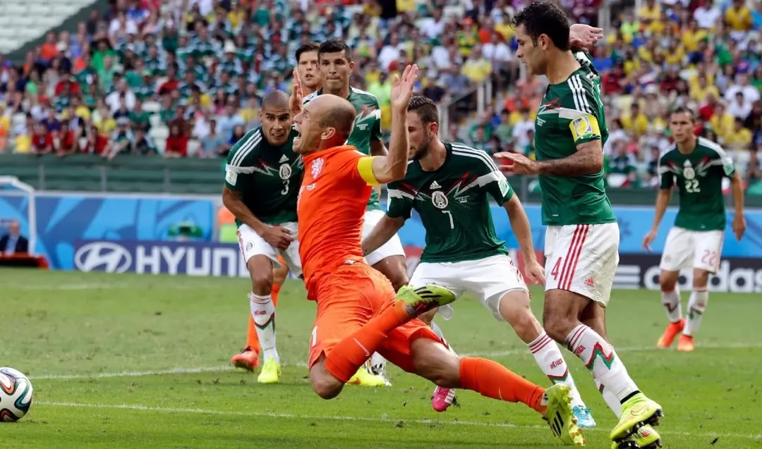 futbolista fingiendo una caída durante el mundial de Brasil en 2014